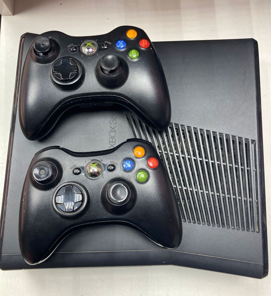 Игровая приставка XBOX 360