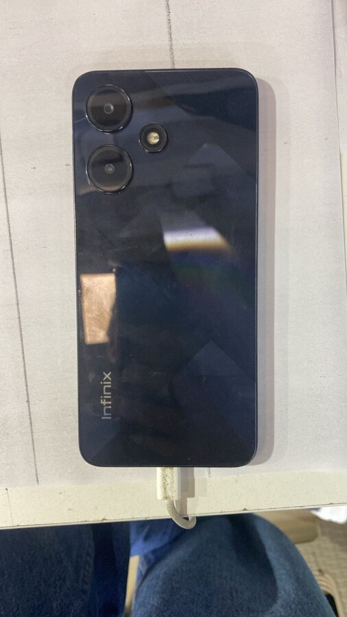 Мобильный телефон Infinix HOT 30I 4+1\64