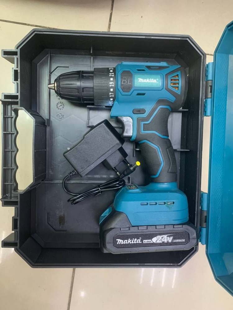 Шуруповерт Makita