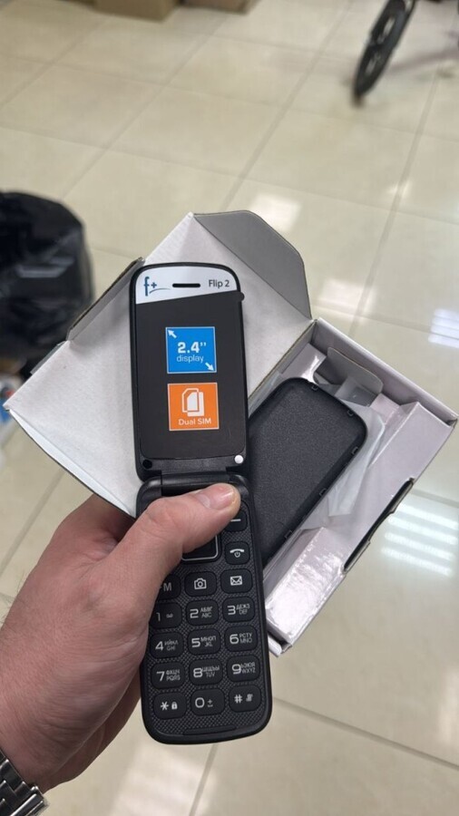 Мобильный телефон Fly Flip 2