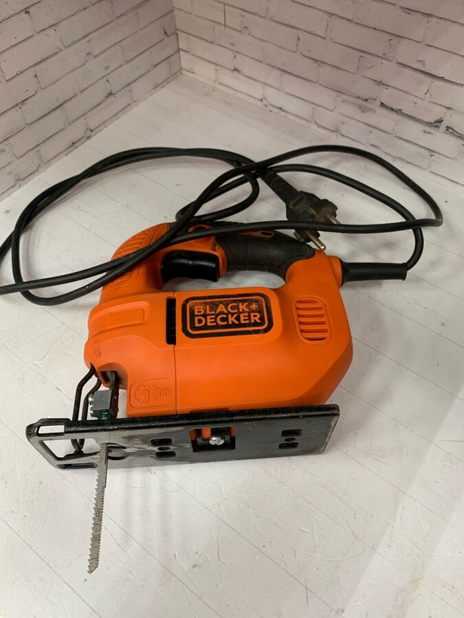 Лобзик Black Decker