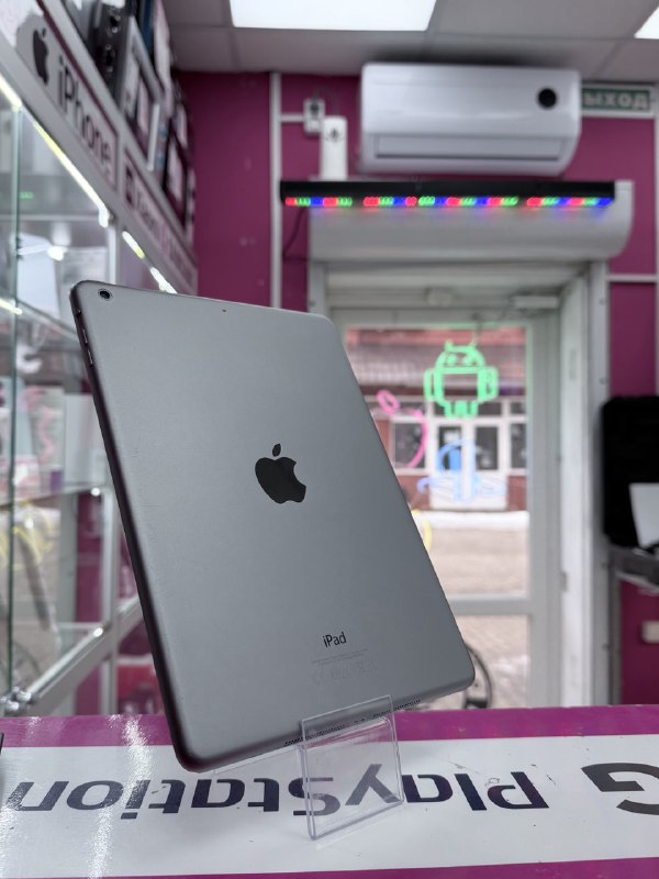 Планшет Apple iPad Air A1474 16Gb Wi-Fi