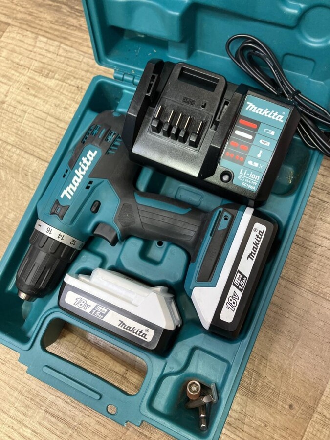 Шуруповерт Makita DF488D
