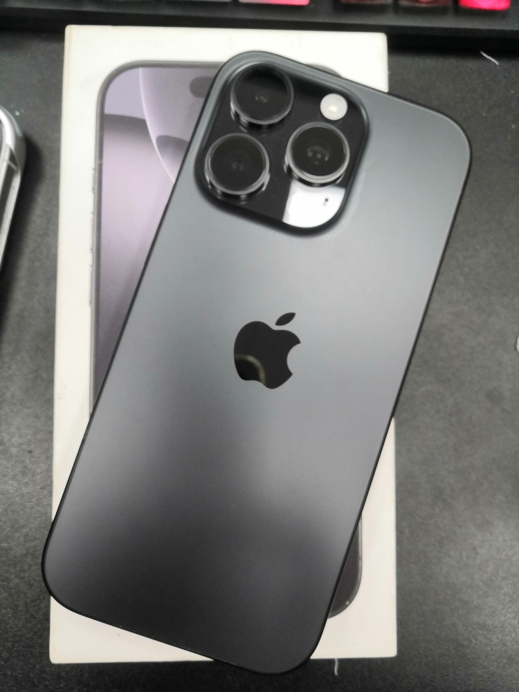 Смартфон iPhone 16 PRO 128