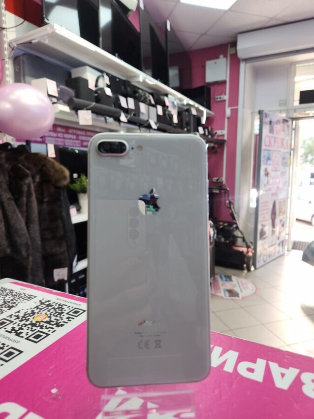 Смартфон iPhone 8+ 64 Gb