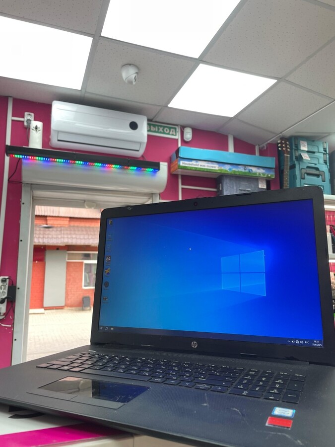 Ноутбук HP i3-7020U/4*2.3GHz/8Gb RAM/128Gb SSD