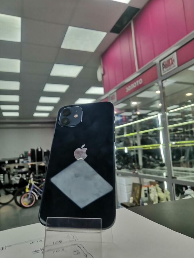 Смартфон iPhone 12 64 Gb