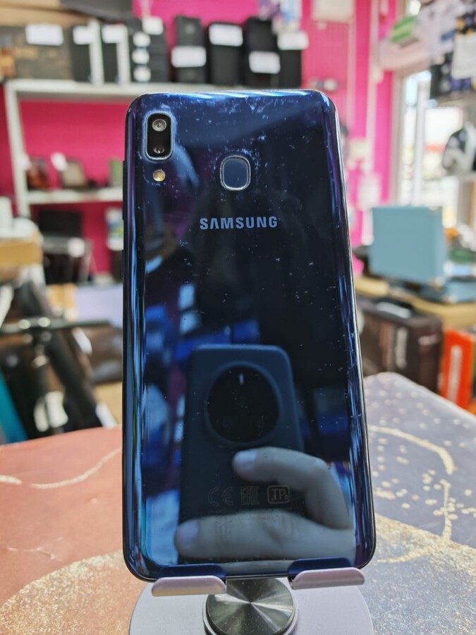 Смартфон Samsung A20