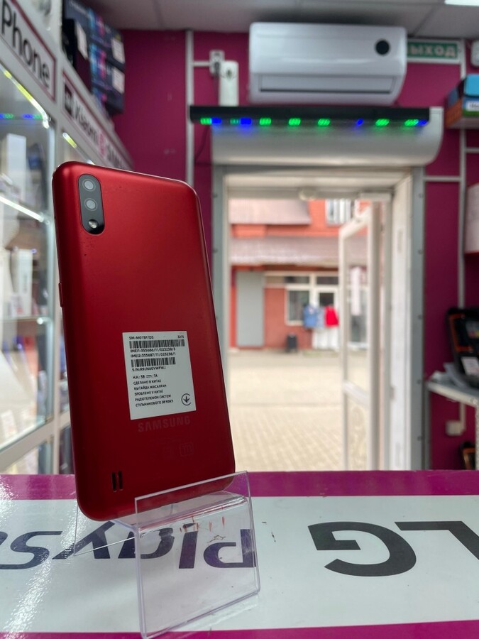 Смартфон Samsung  M01 3/32