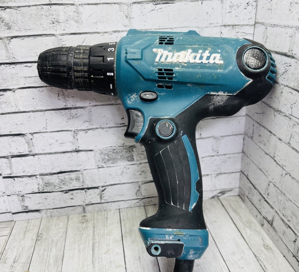 Шуруповерт Makita DF0300