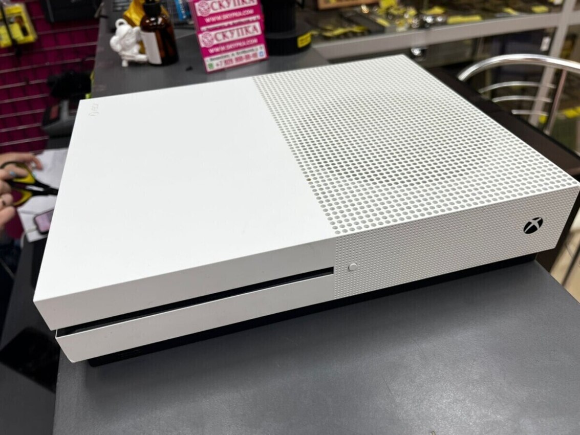 Игровая приставка XBOX ONE S 500
