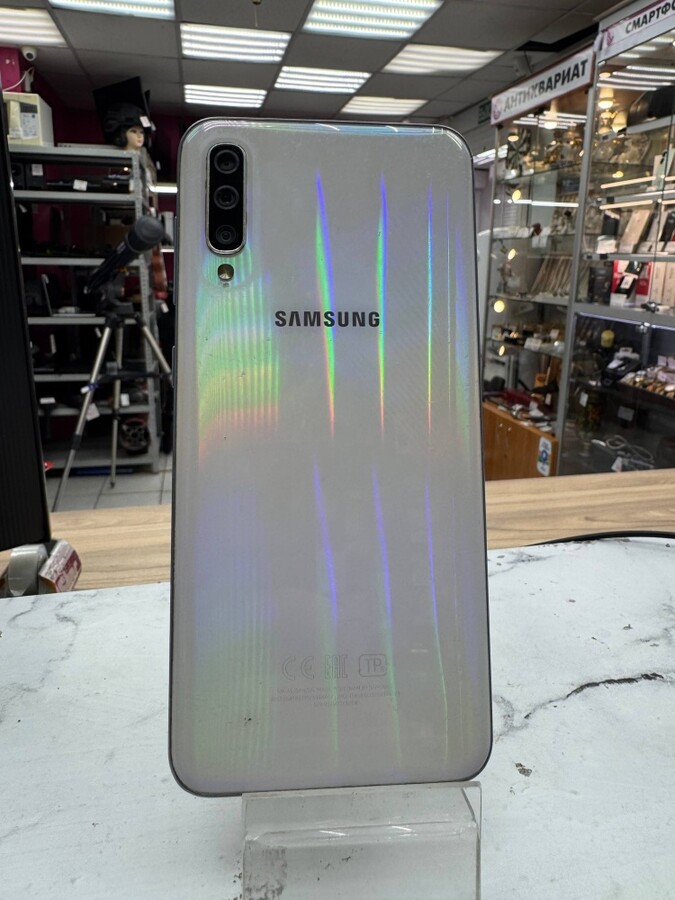 Смартфон Samsung A50