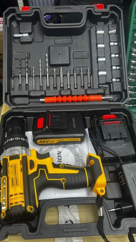 Шуруповерт DeWalt