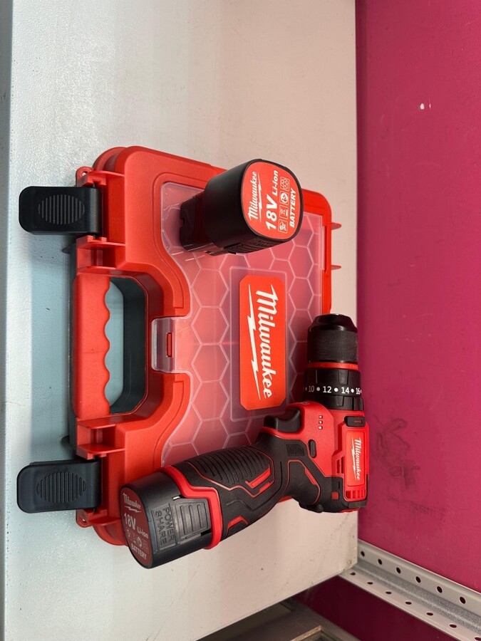 Шуруповерт MILWAUKEE 18V