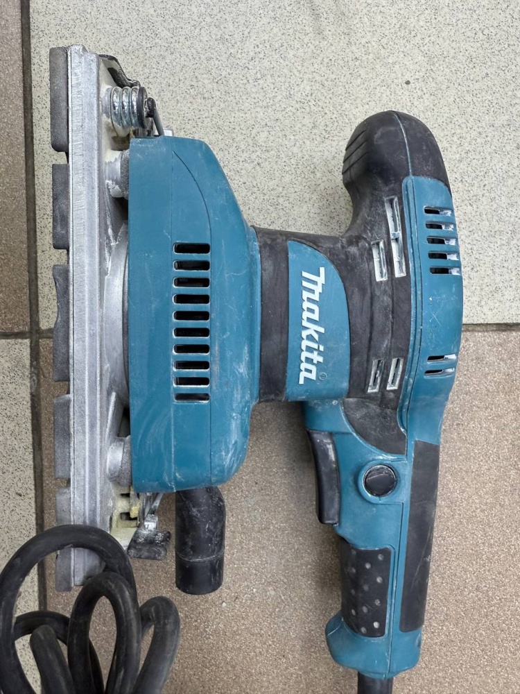 Шлифмашина Makita BO3710